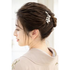 SOUBIEN 髪飾り 結婚式 礼装 成人式 浴衣 シルバー 白 フェイクパール クリアビーズ 小ぶり コーム フォーマル ヘアアクセサリー 日本製